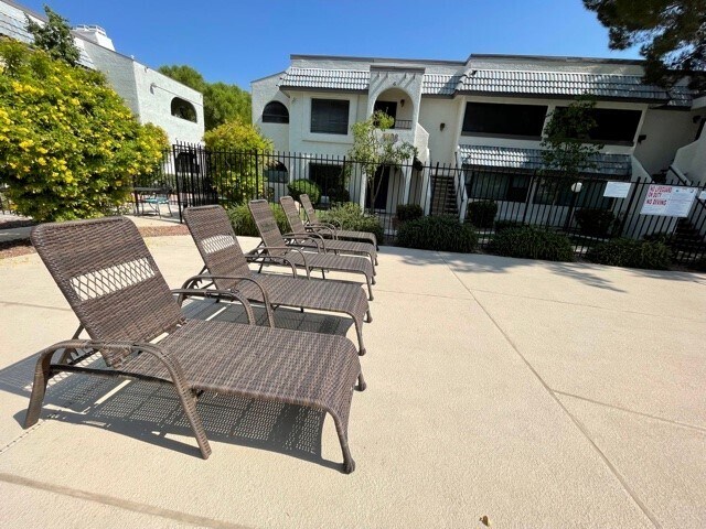 Building Photo - 1406 Santa Margarita St