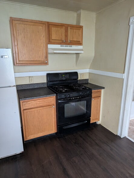 Building Photo - 197 Vanloon St