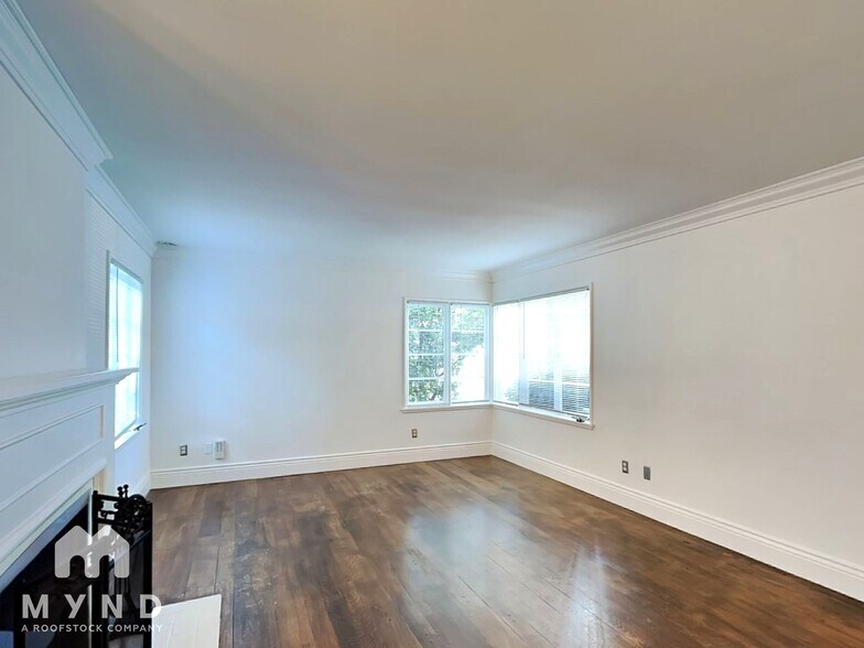 Building Photo - 1213 10th Ave