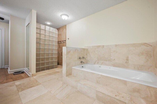 Building Photo - 14394 Cypress Island Ct