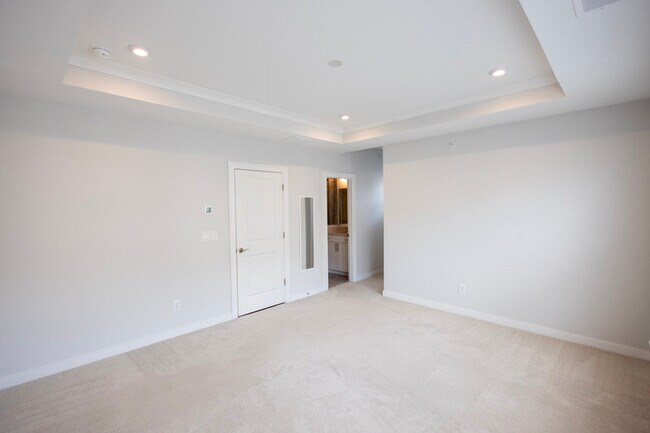 Building Photo - 2110 Holtz Ln