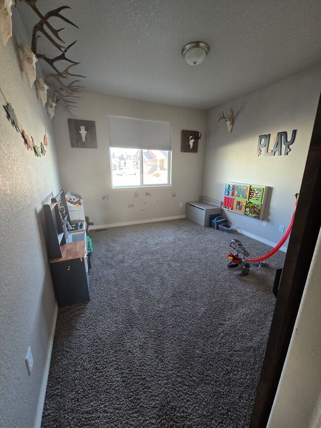 Building Photo - Spacious 4BR with Modern Upgrades and Comp...