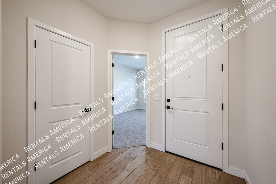 Building Photo - 7857 N 79th Ave