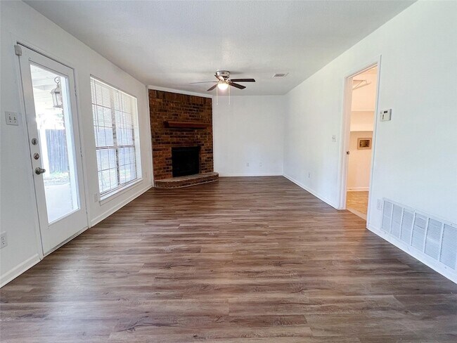 Building Photo - 616 Valley Spring Dr