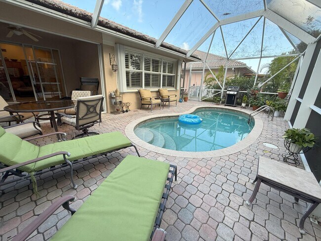 Building Photo - 328 W Coral Trace Cir
