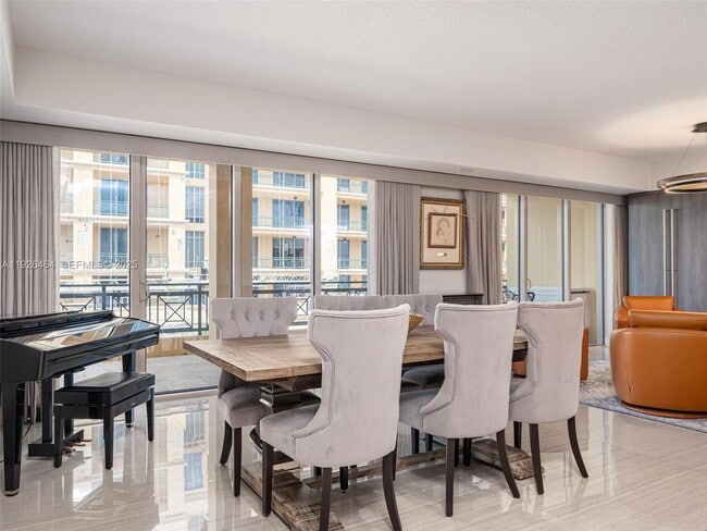 Building Photo - 3415 N Ocean Dr