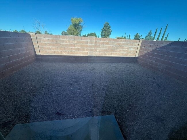 Building Photo - Cozy and convenient 2 bedroom home