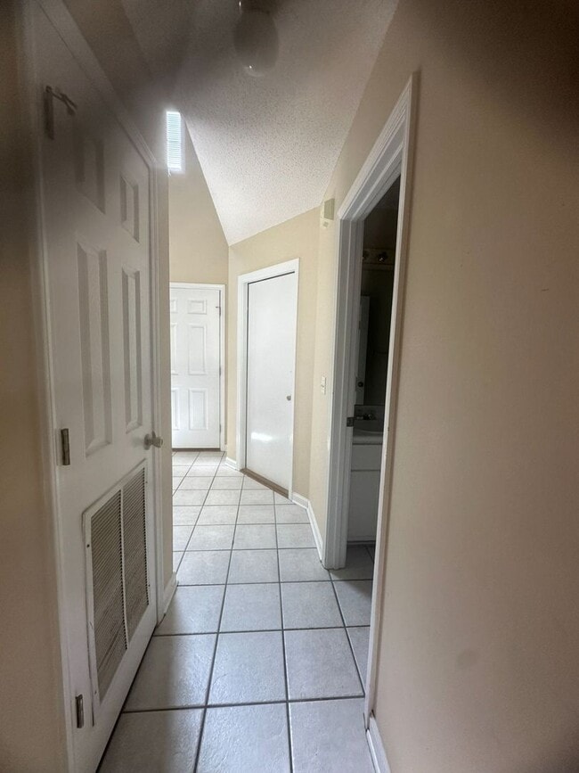 Building Photo - Briarwood West!!!