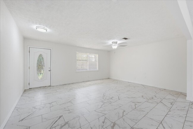 Building Photo - 165 Loving Dr