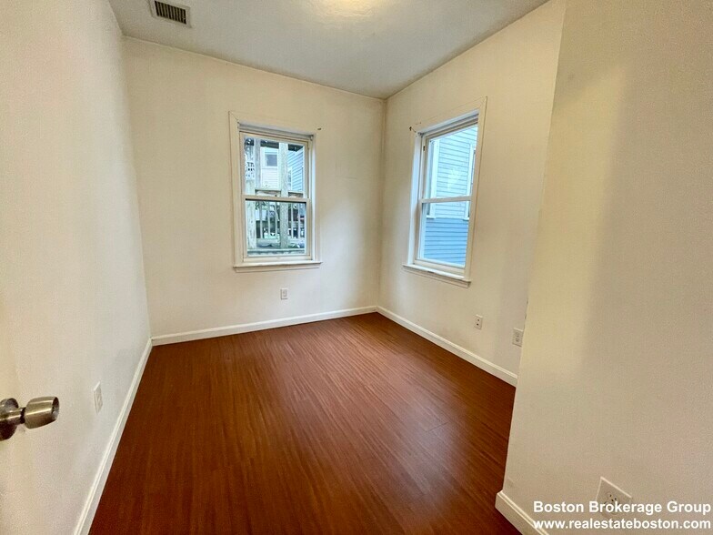 Building Photo - 93A Hillside St