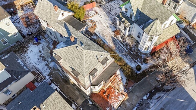 Building Photo - 68 Newhall St