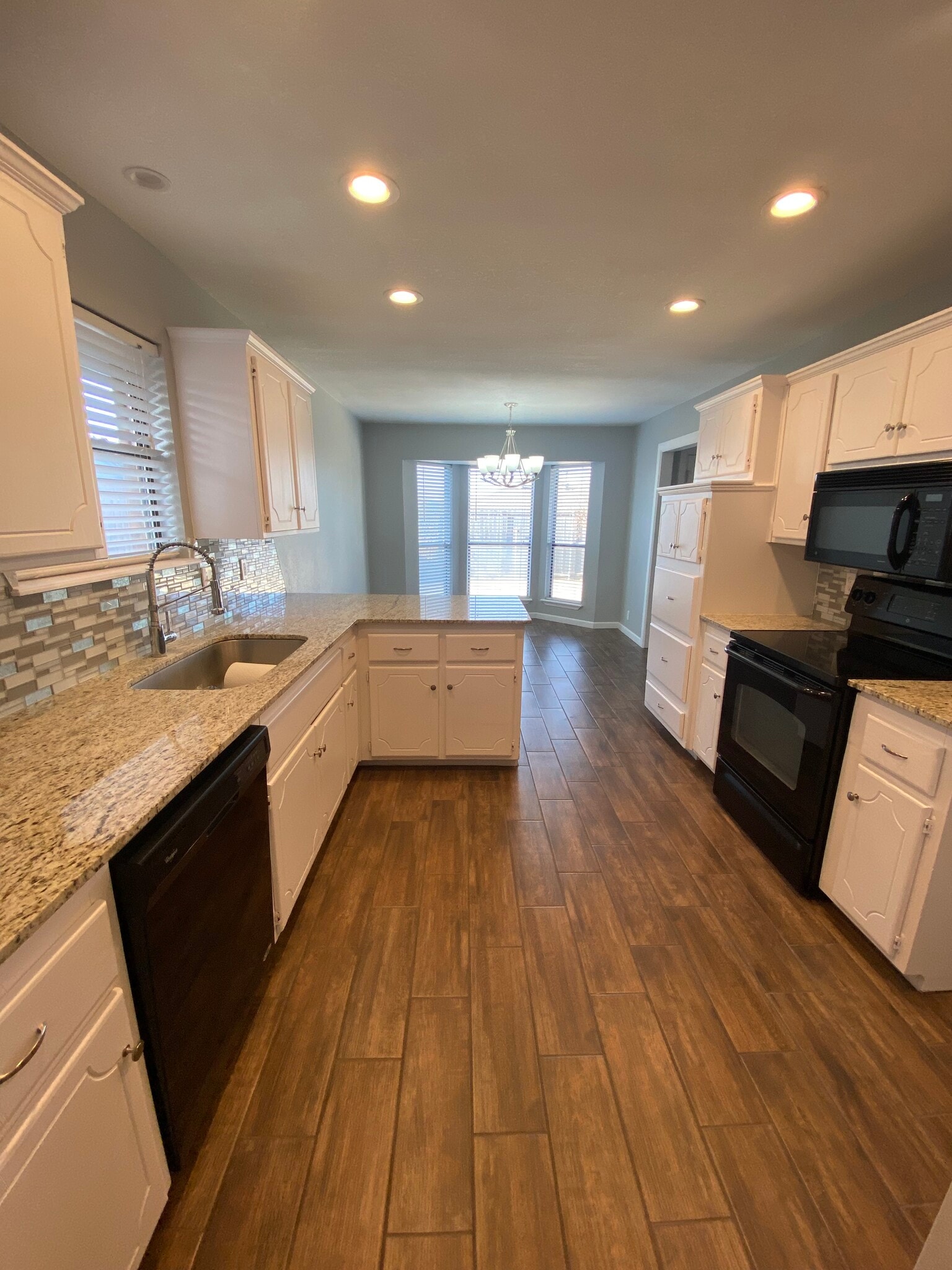 Building Photo - 801 Rolling Hill Terrace