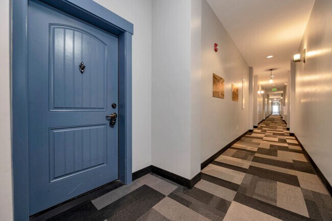 Building Photo - Stunning Down Town Condo in Secure Building