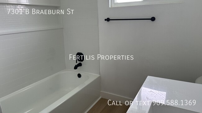 Building Photo - 7301 Braeburn St
