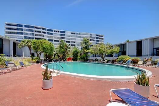 Building Photo - 3589 S Ocean Blvd