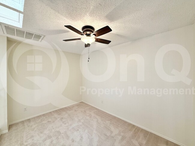 Building Photo - 1717 E Union Hills Dr