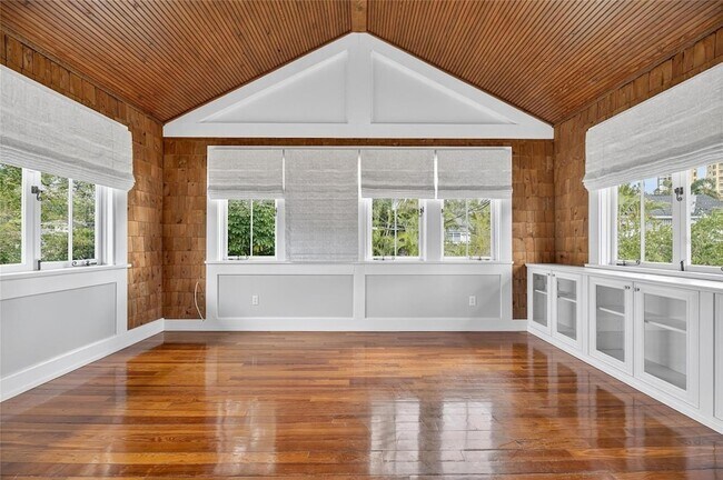 Building Photo - 3003 W Harbor View Ave