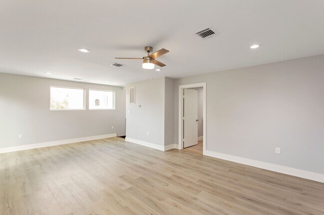 Building Photo - 2005 Portsmouth St