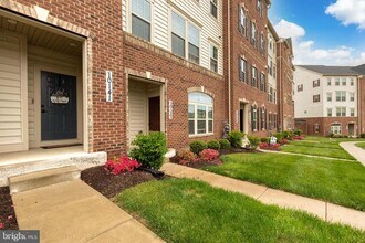 Building Photo - 10141 Fauberg St