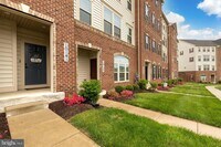 Building Photo - 10141 Fauberg St