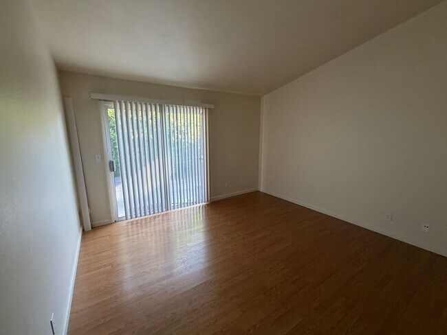 Building Photo - North Davis Charming 2 Bed 1 Bath - Available August 2026