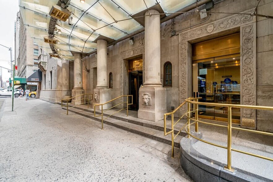 Building Photo - 525-537-537 Lexington Ave