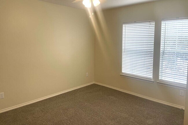 Building Photo - 3208 Waterglen Ct