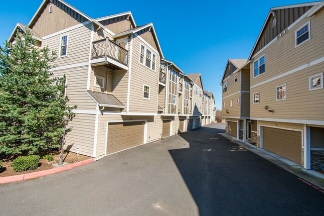 Building Photo - Now Waitlisting For February Move-in! Springwater Corridor 3-Bedroom Townhome For Rent.