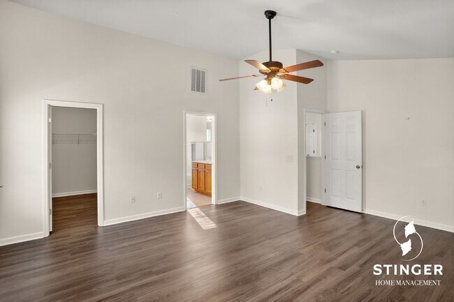Building Photo - 98 Shadow Moss Dr