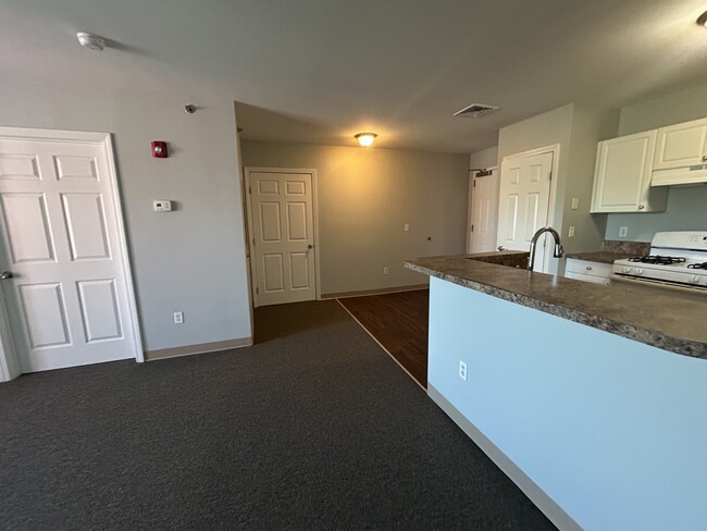 Building Photo - 2bed 2 bath