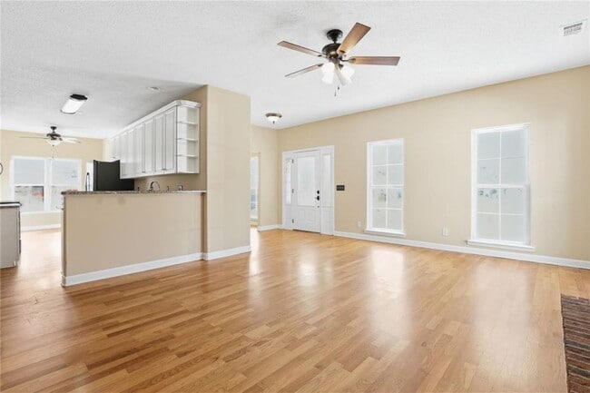 Building Photo - 4-Bedroom Home in Wild Heron with Front Porch and Fenced Yard