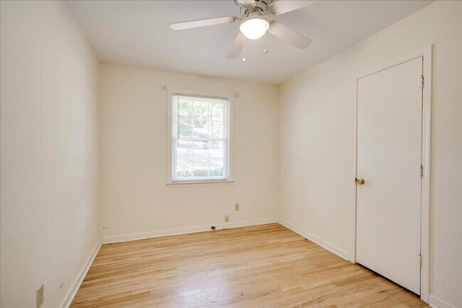 Building Photo - 552 Whitehead Dr