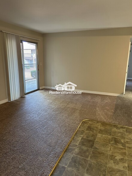 Building Photo - 5026 River Glen Dr