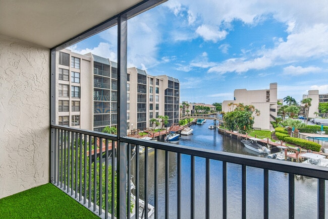 Building Photo - 4 Royal Palm Way