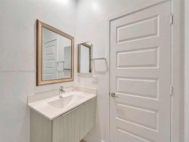 Building Photo - 10500 NW 78th Terrace