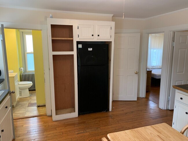 Building Photo - 15 Simmons St