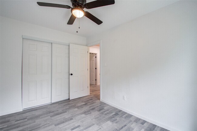 Building Photo - 550 Roanoke Dr