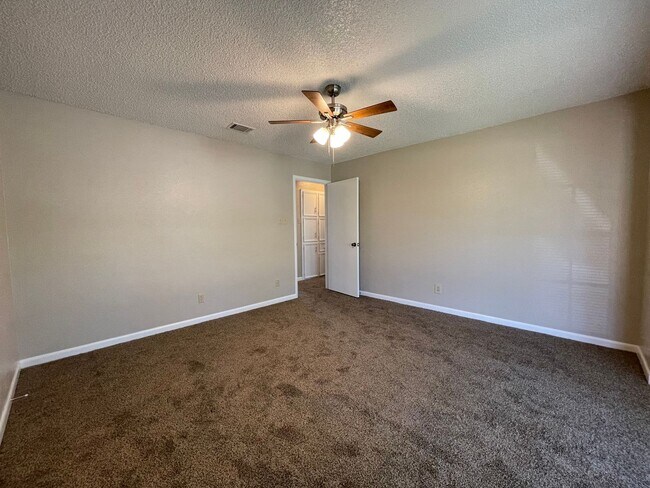 Building Photo - COMING SOON 3 BEDROOM 2.5 BATH SPACIOUS HO...