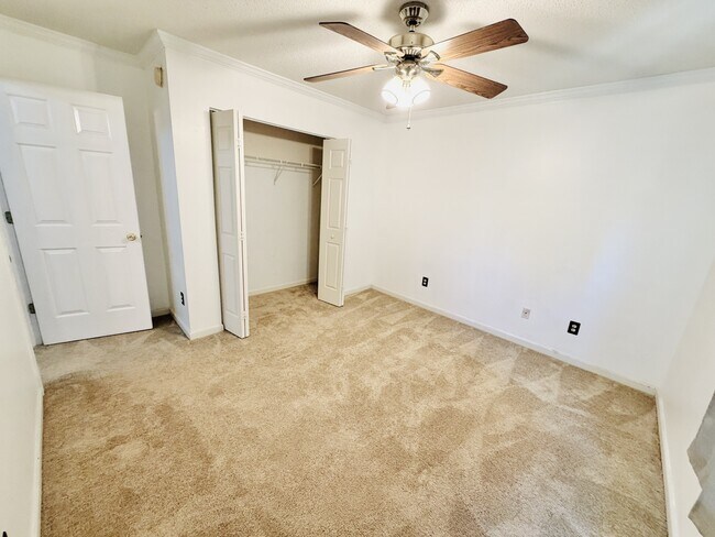 Building Photo - 132 Misty Glen Cir