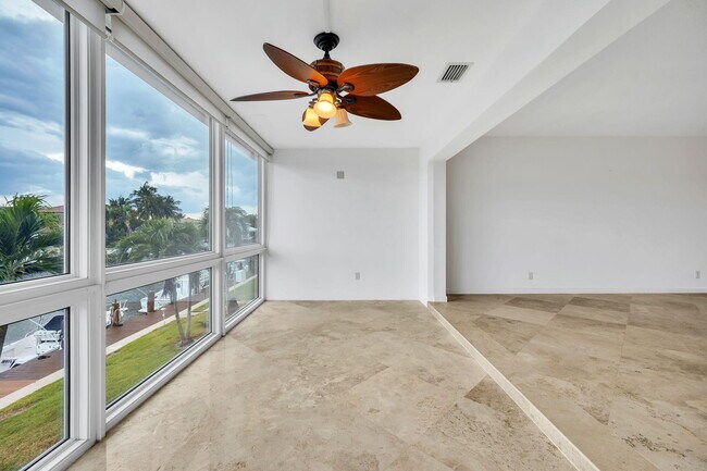 Building Photo - 2400 NE 36th St