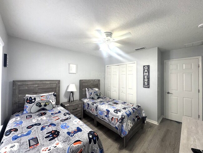 Building Photo - 736 Kildrummy Dr