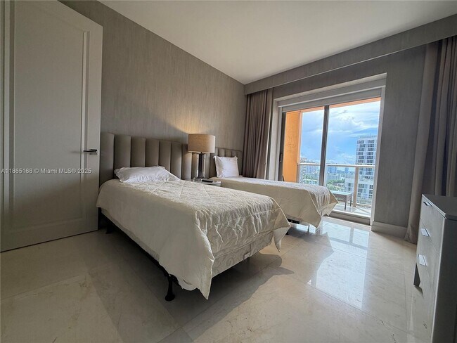 Building Photo - 17749 Collins Ave