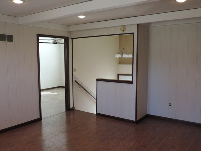 Building Photo - Perfect Family Home