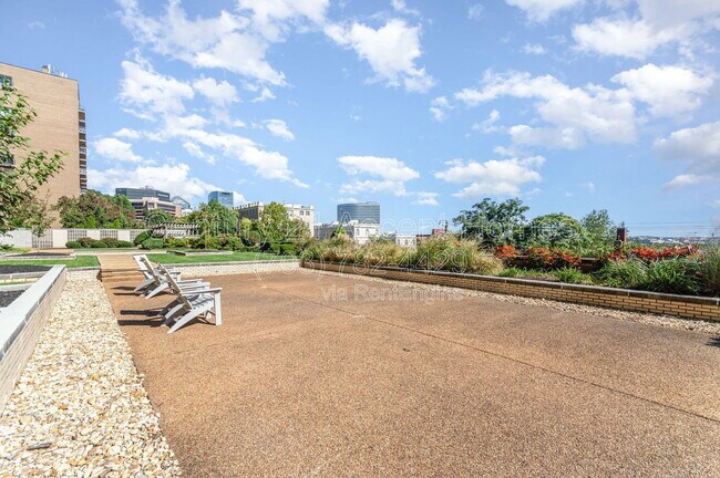 Building Photo - 1200 N Nash St