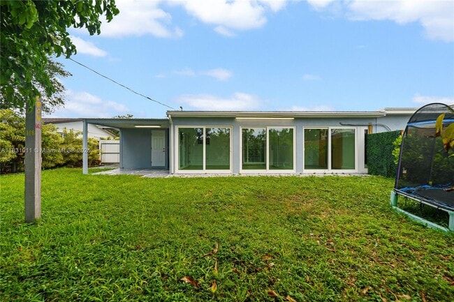 Building Photo - 16400 SW 100th Ct
