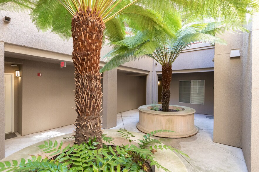 Exterior Hallway - 240 Caldecott Ln