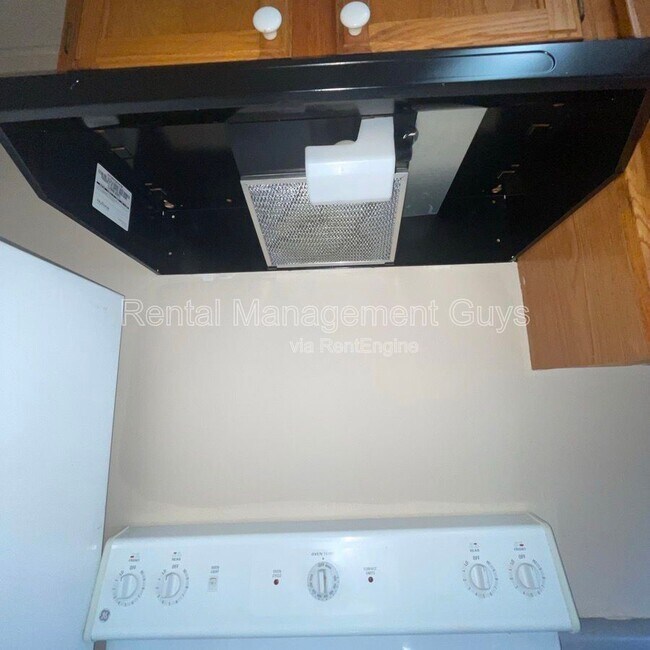 Building Photo - 3319 Longfellow Ave