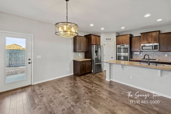 Building Photo - STUNNING 4BD HOME w/ NO ELECTRIC BILL! - Security Deposit Waiver Available