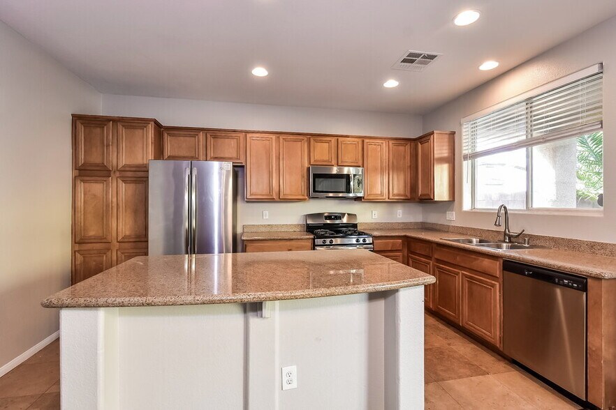 Building Photo - 324 Point Loma Ave