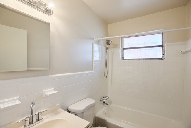 Building Photo - 2157 Lenox Rd NE